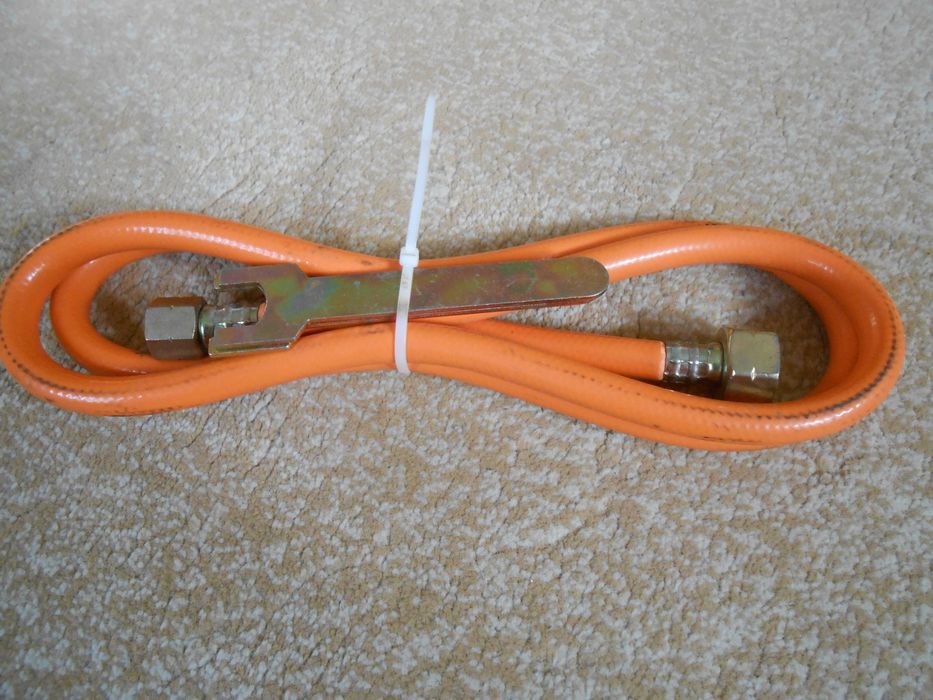 Wąż przyłączeniowy do gazu 1/2 na 3/8 1,5m Wieliczka