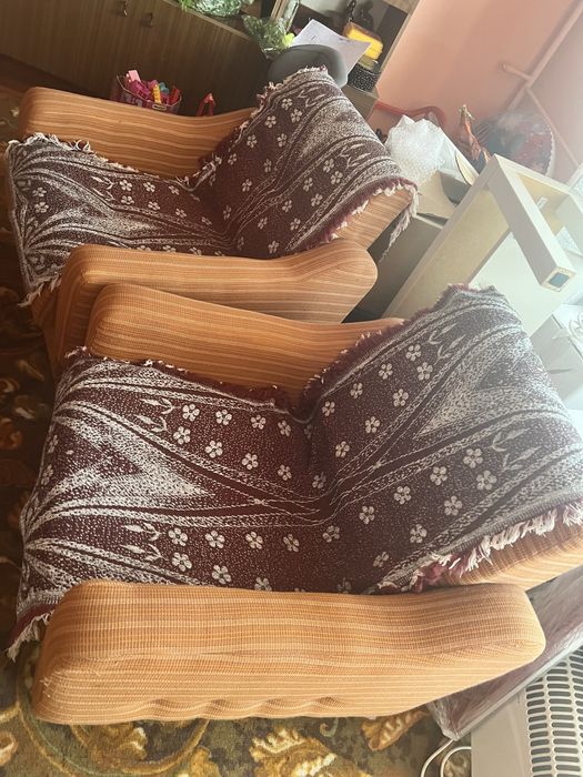 Kanapa, dwa fotele i ława/stół