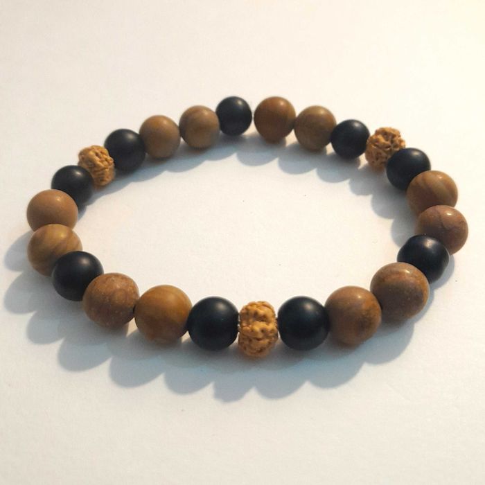 Pulseiras com semente rudraska
