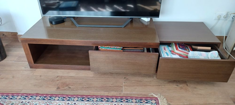 Móvel para televisão e multimédia