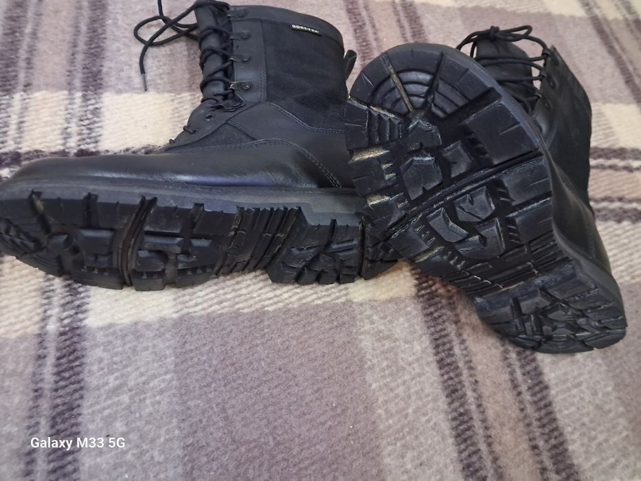 Берці " Gore-Tex"" 41 (стелька 27 см)розміру та Бахіли військові 42-45