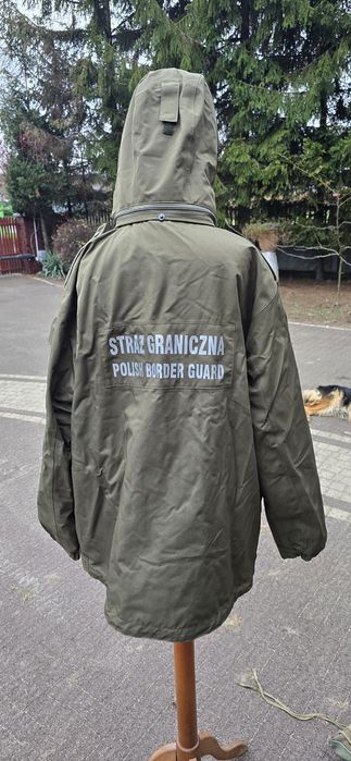 Kurtka służbowa z podpinką i emblematem ubranie na złą pogodę w kolorze khak straż graniczna sg arlen