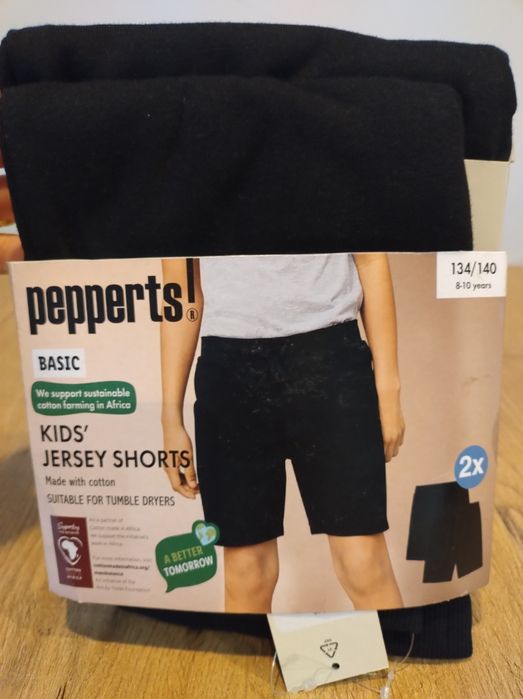 Spodenki chłopięce Bermudy r 134/140