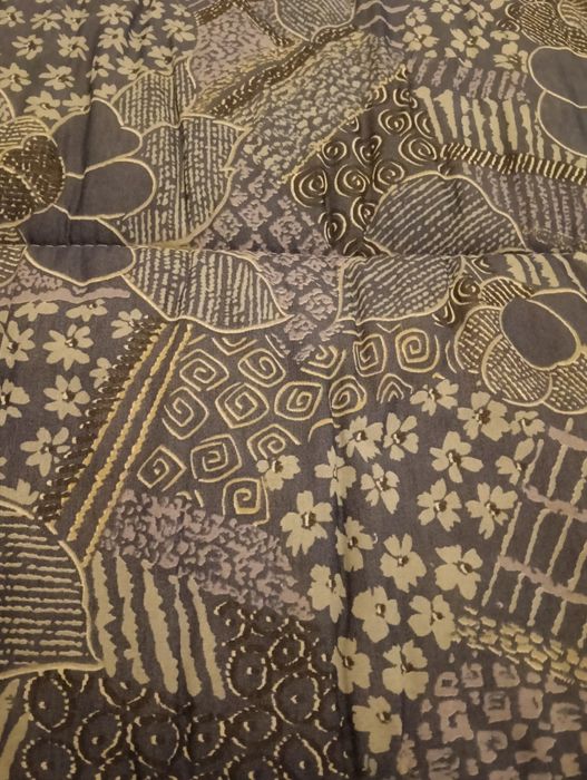 Colcha/ edredom para cama de casal em excelente estado