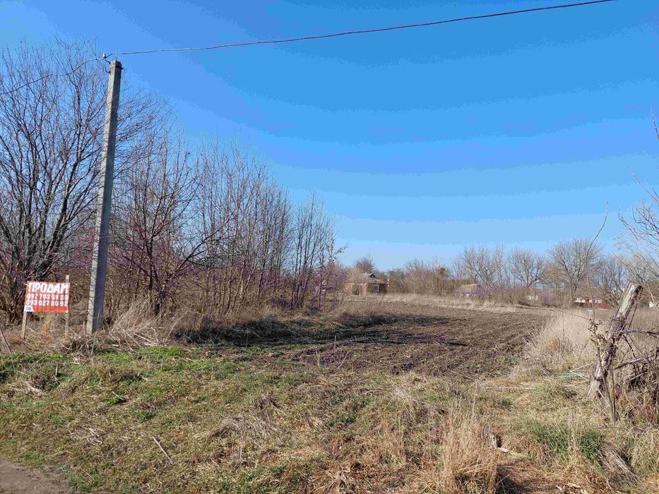 Продам ділянку під житлову забудову в м.Літин 15с. 4.500 доларів