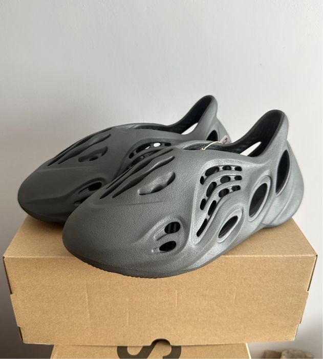 Yeezy Foam RNR Carbon r. 47