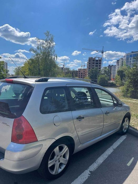 Peuot 307 SW 2002