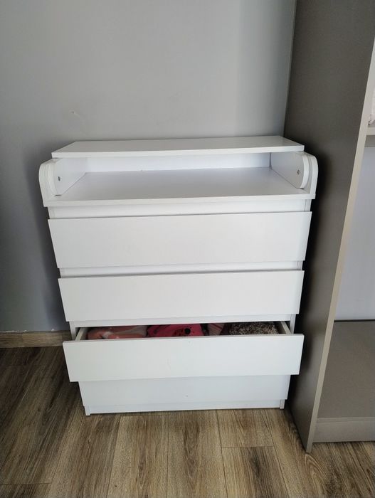 Пеленальний столик