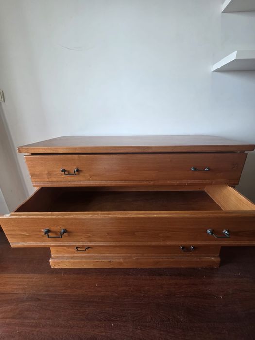 Comoda de quarto em madeira