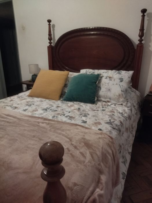 Cama Antiga Em Óptimo Estado com Colchão