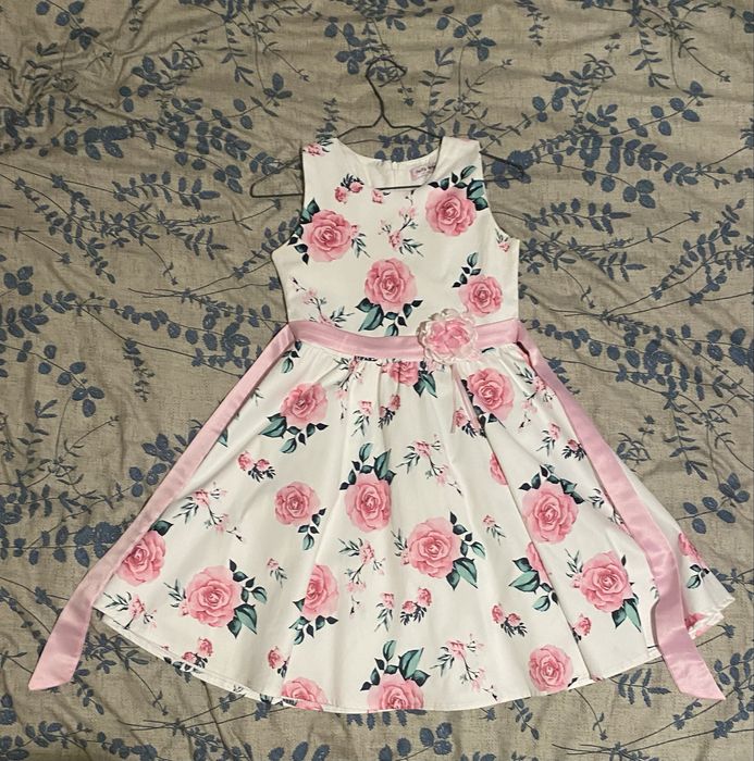 Гарне дитяче плаття на дівчинку