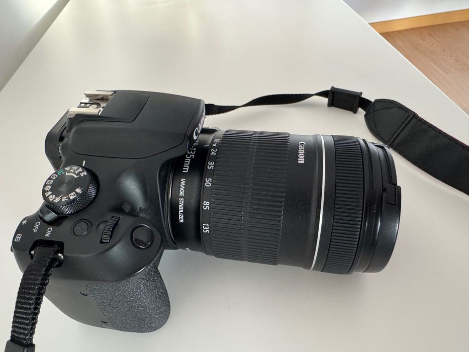 Canon 1300D lente 18-135 mm