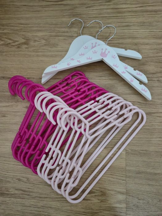 Vários brinquedos de criança