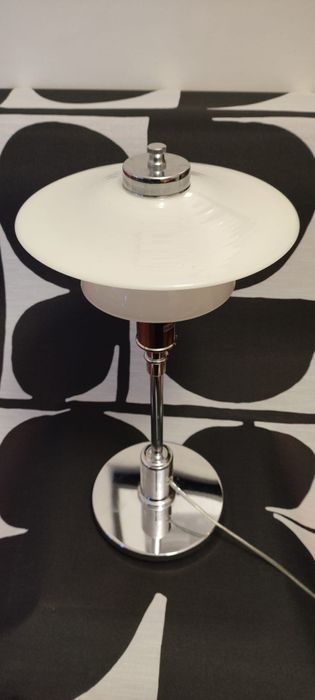 Candeeiro de mesa moderno