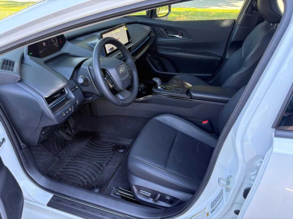 Toyota Prius      2025