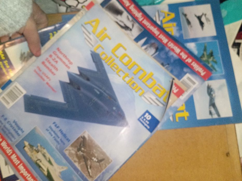 Lote de livros  mais revistas de avião