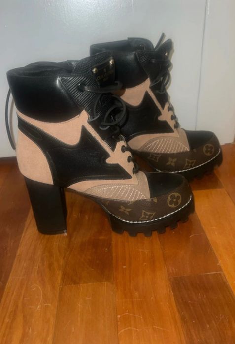 Botas Louis Vuitton -  Calfskin Monogram Star Trail Ankle Boots