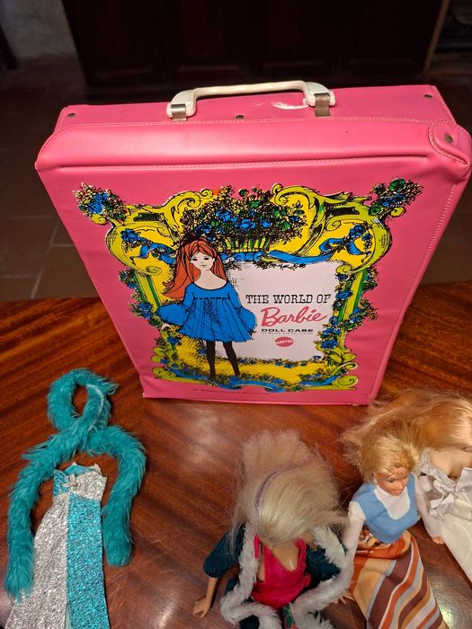 Barbie anos 70/80 - Conjunto de mala armário + Barbie c/adereços - outros brinquedos antigos