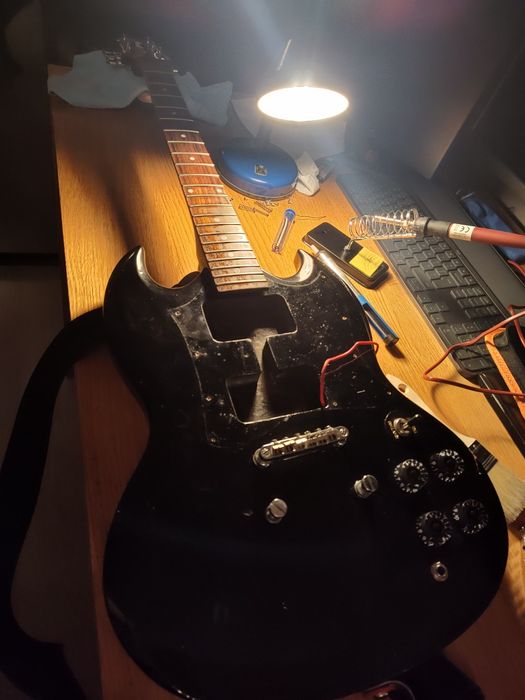 Regulacja gitary, wymiana strun