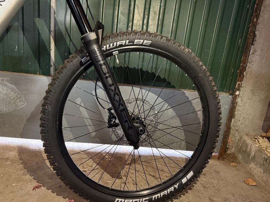 Bicicleta de downhill cube 215 *NOVA*