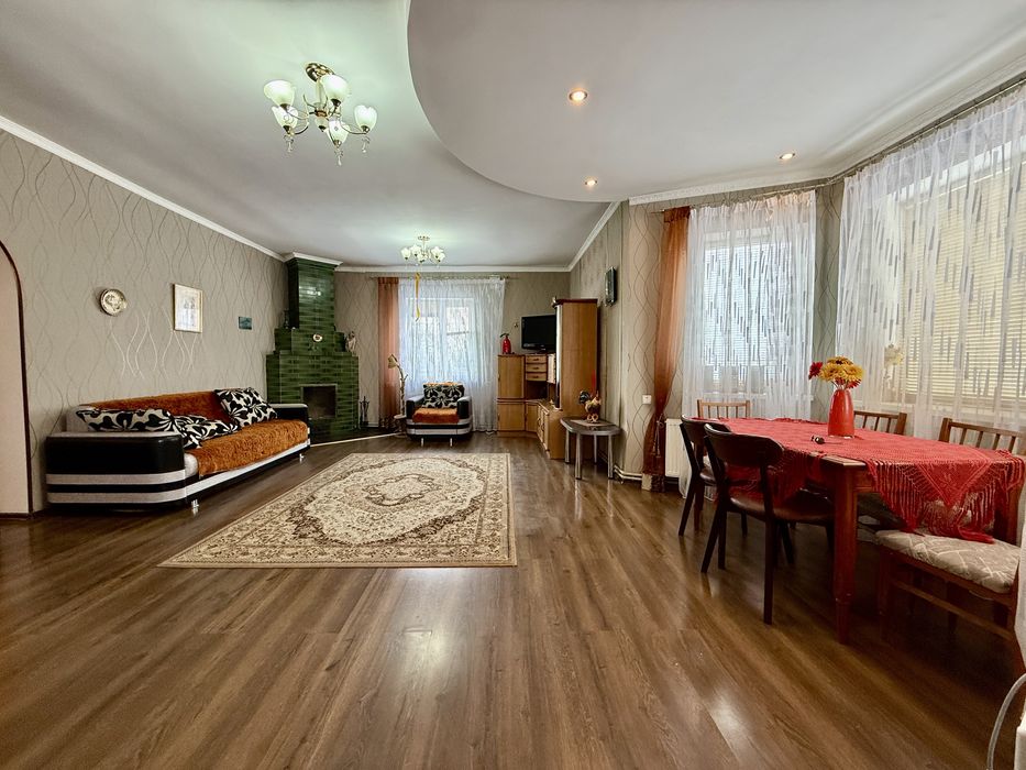 Продам будинок з ремонтом в с.Гостролучча!165кв.м,47 соток,газ, 4 кімн