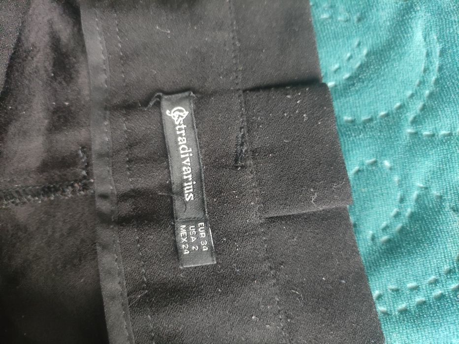 Czarne spodnie Stradivarius