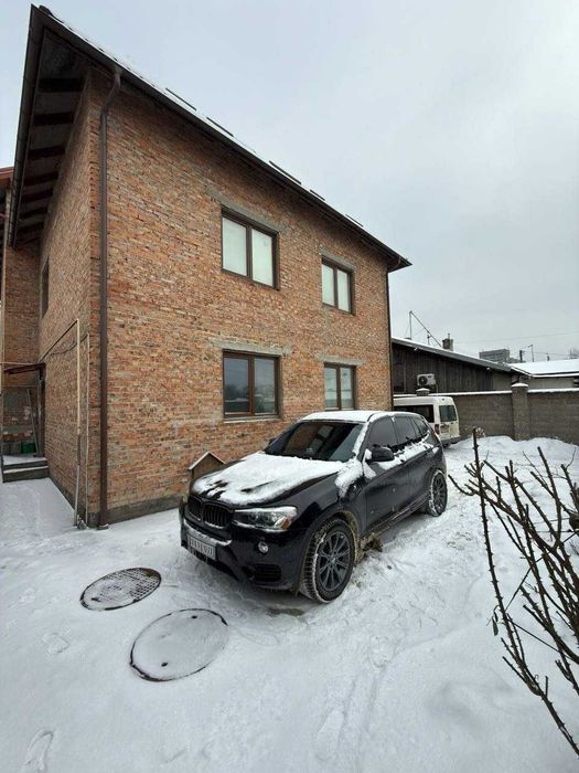 Продаж частини будинку з окремим входом та заїздом вул Шевченка, Львів