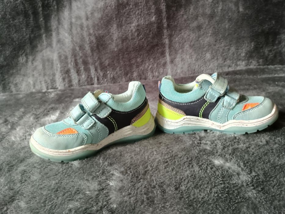 Sneakersy na rzepy dla dziecka