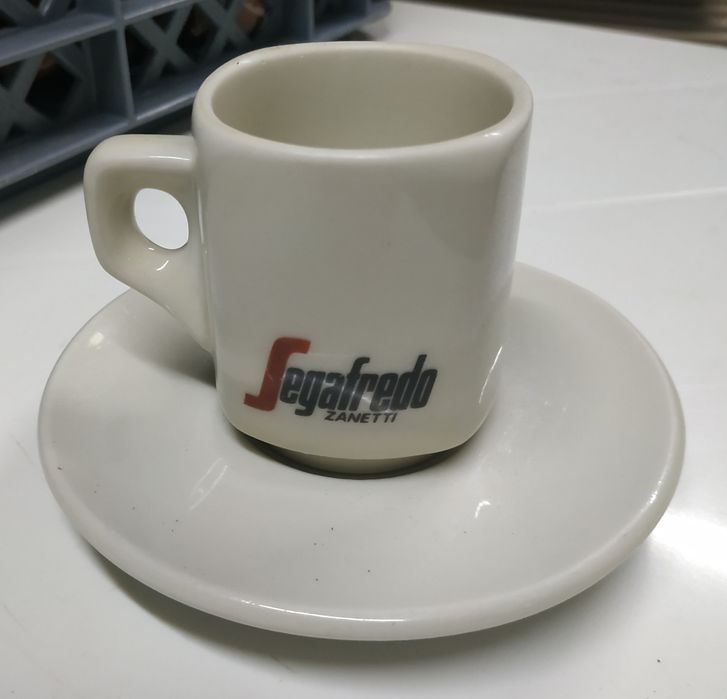 Conjunto chavenas de café + pires Marca