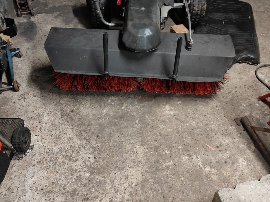 Zamiatarka do traktora Mtd