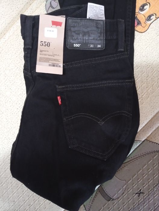 Джинсы Levis  новые