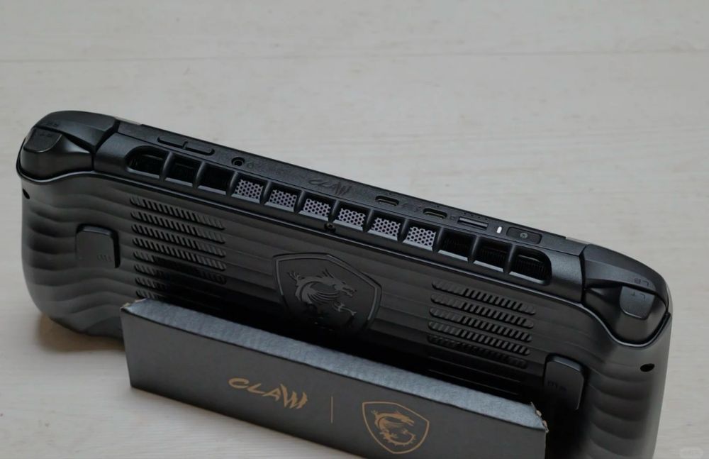 Consola Portatil MSI claw 8 AI+