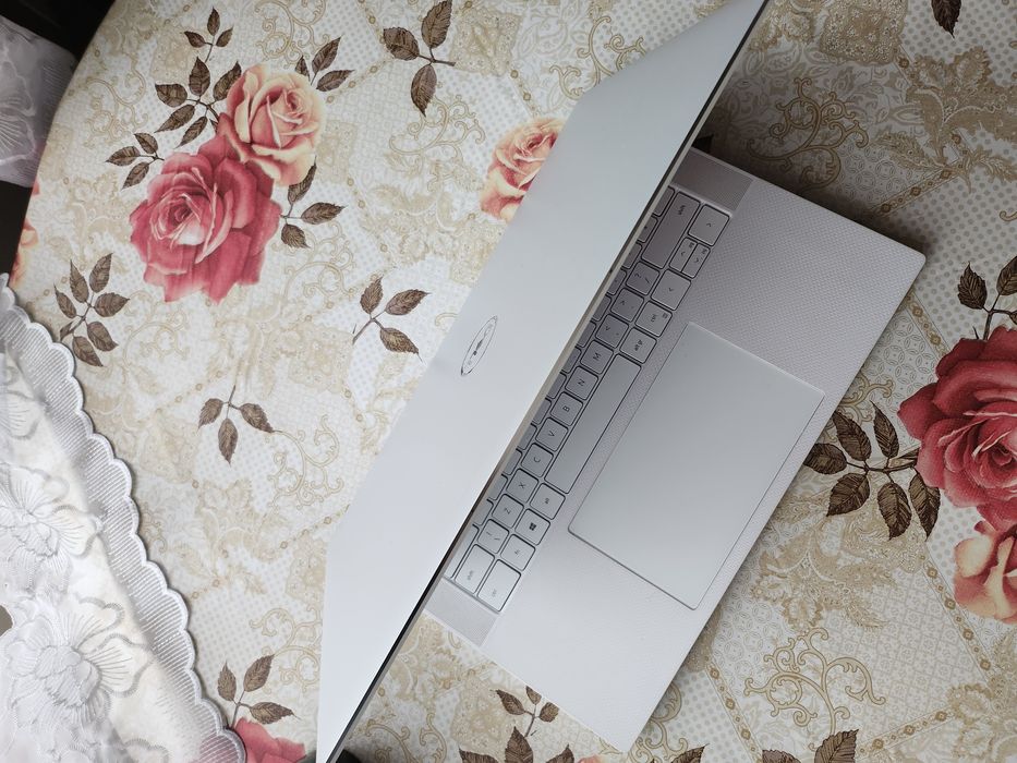 Dell xps 15 9510 Artctic White!!