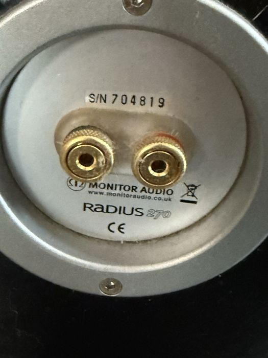 Varias colunas da monitor audio