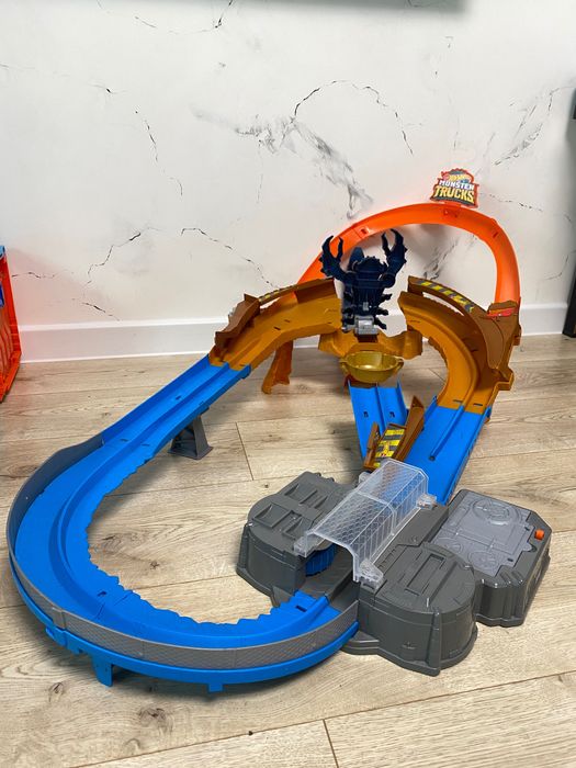 Трек Hot Wheels хот Вілс Жало Скорпіона Monster Trucks Scorpion
