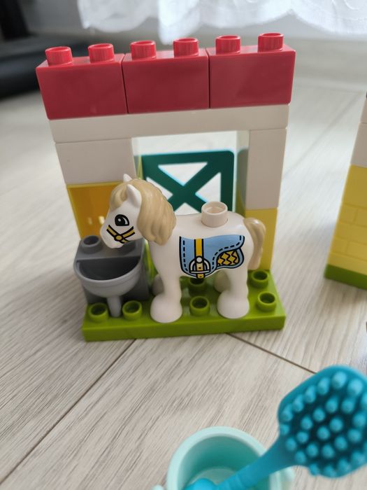 Duplo stajnia i kucyki 10951