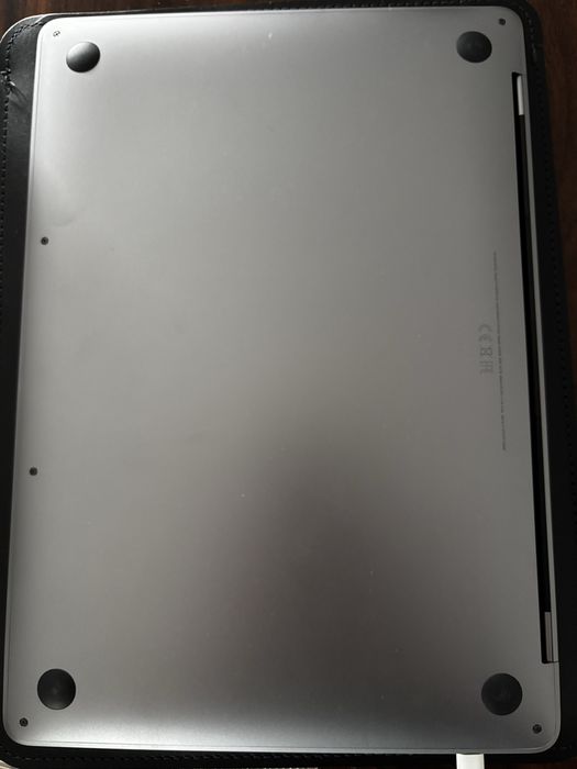 Sprzedam Macbooka M1 Pro A2338 z 2021 roku