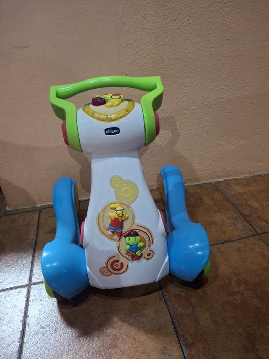 Andarilho ou apoio para bebe dar os primriros passos