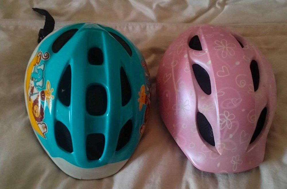 Дитячі шоломи для хлопця BTWIN і дівчинки MET
