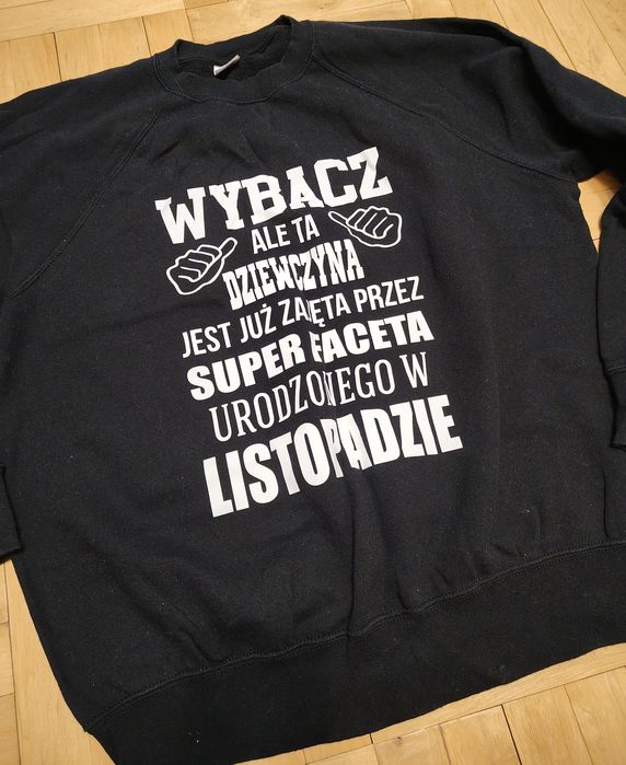 Bluza czarna z napisem dziewczyna jest  zajęta przez  w listopadzie