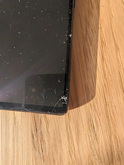 Pixel 6a - sprawny, pęknięty ekran