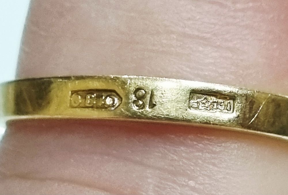Золота каблучка з діамантом. ct ~0,45
