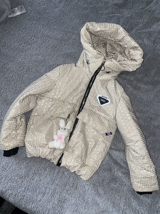 Куртка на дівчинку