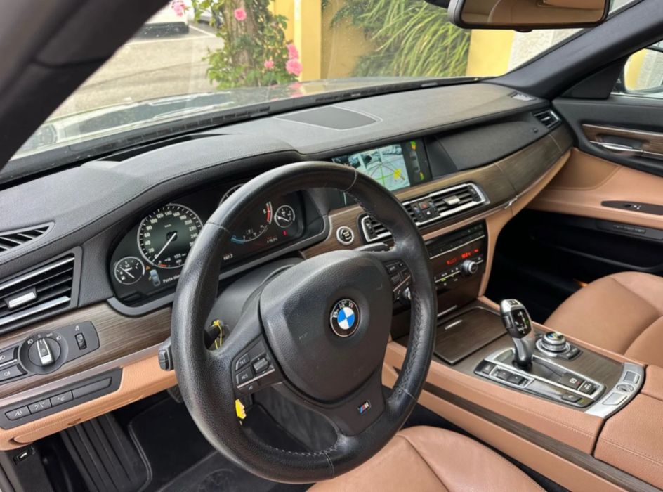 BMW 730d pack M 2011