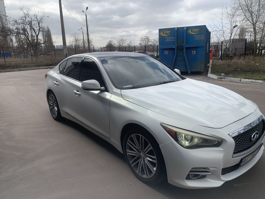 Продам финика Q50 в отличном стане