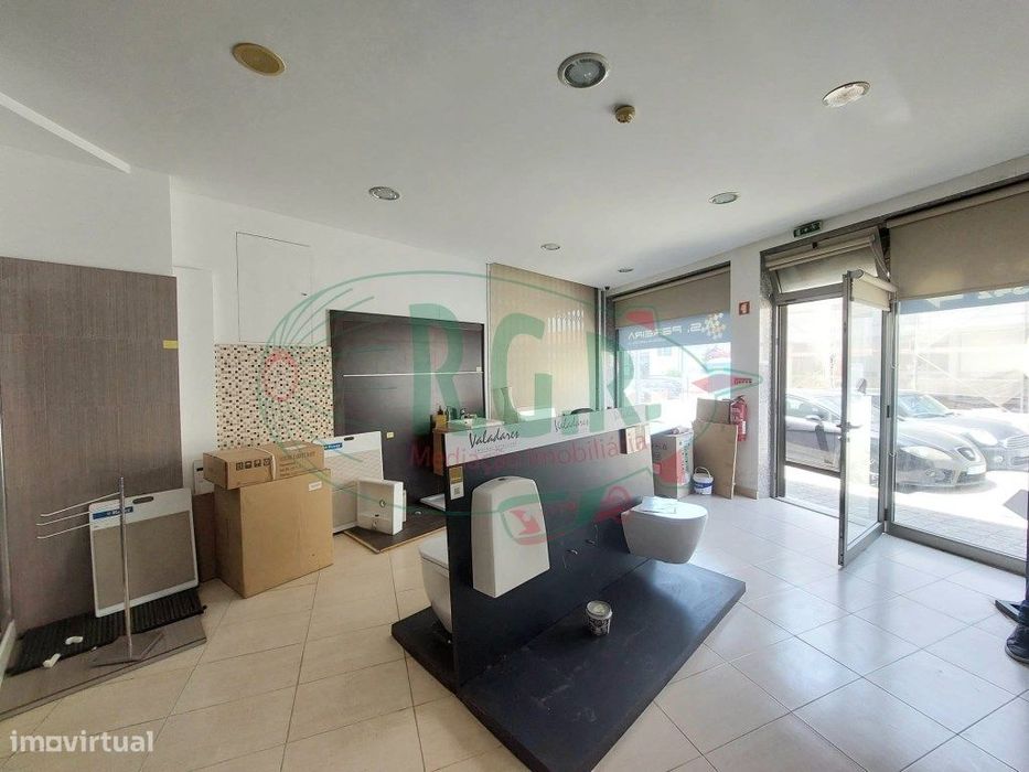 Loja de Rua Com Montra (121.50m2)