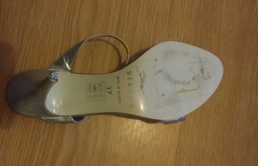 Sandália Prateada com brilhantes