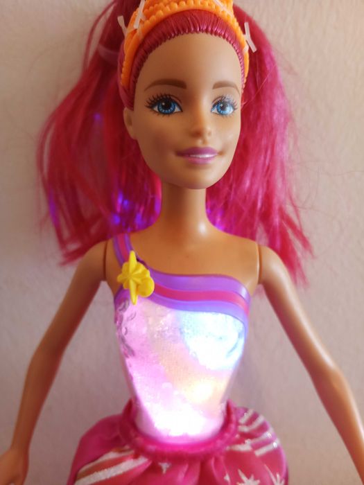 Mattel 2015 Boneca Barbie Dreamtopia Vale Arco-Íris luz corpete