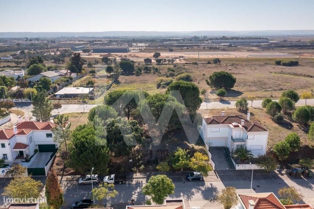 Vende-se Terreno Urbano no Entroncamento