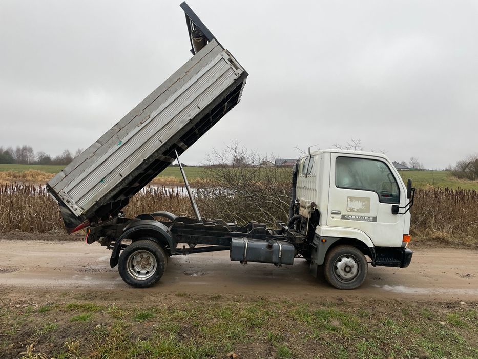 Bus wywrotka na kat b Nissana Cabstar